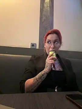 Mia-Fuchs online show from February 1, 3:50 pm