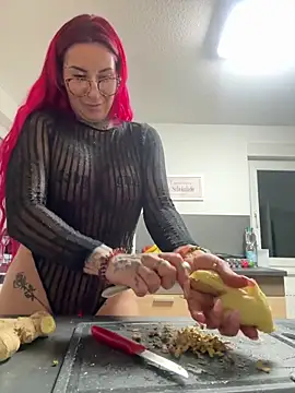 Snapshot of Mia-Fuchs chatting on February 24, 7:56 pm Mia-Fuchs online show from February 24, 7:56 pm