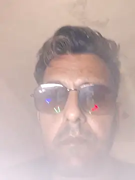 Snapshot of MAGNETICDADDY8 chatting on October 25, 12:29 am MAGNETICDADDY8 online show from October 25, 12:29 am