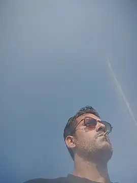 Snapshot of MAGNETICDADDY8 chatting on October 29, 4:15 am MAGNETICDADDY8 online show from October 29, 4:15 am