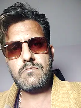 Snapshot of MAGNETICDADDY8 chatting on November 9, 5:50 am MAGNETICDADDY8 online show from November 9, 5:50 am