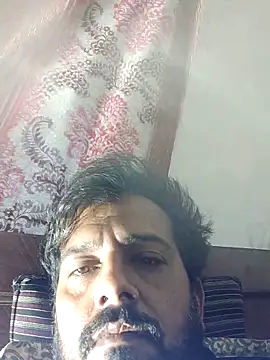 Snapshot of MAGNETICDADDY8 chatting on December 14, 2:17 am MAGNETICDADDY8 online show from December 14, 2:17 am