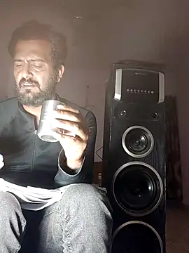 Snapshot of MAGNETICDADDY8 chatting on December 16, 12:43 pm MAGNETICDADDY8 online show from December 16, 12:43 pm