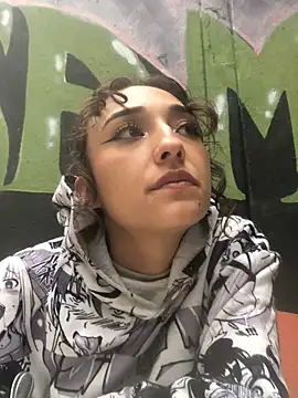 NickiYoung online show from February 11, 3:40 pm