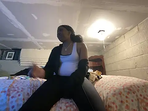 Yoshibaby2670 online show from March 1, 2:48 am