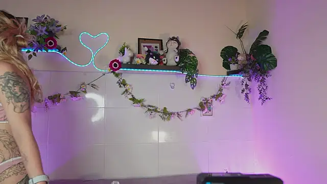 Snapshot of bri_cullen chatting on September 11, 2:17 pm bri cullen online show from September 11, 2:17 pm