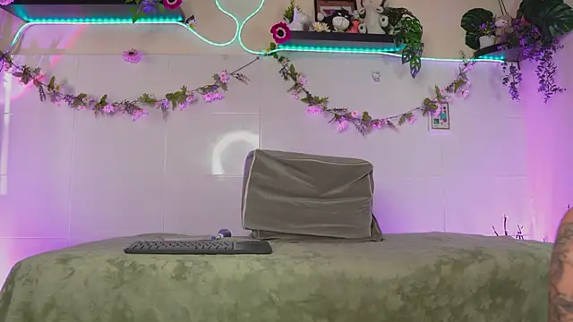 Snapshot of bri_cullen chatting on September 16, 2:40 pm bri cullen online show from September 16, 2:40 pm