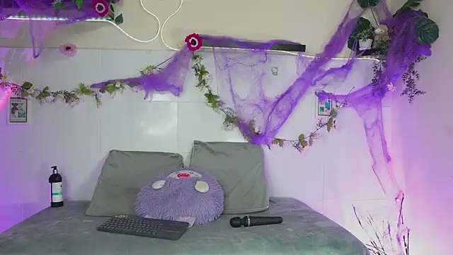 Snapshot of bri_cullen chatting on October 24, 2:41 am bri cullen online show from October 24, 2:41 am