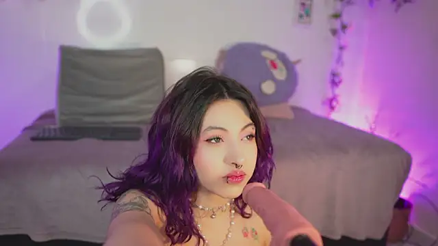 Snapshot of bri_cullen chatting on November 12, 3:01 pm bri cullen online show from November 12, 3:01 pm