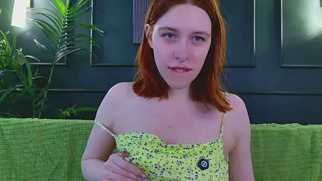 Snapshot of Mikka_Blush chatting on May 19, 3:35 am Mikka Blush online show from May 19, 3:35 am