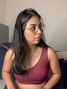 Snapshot of Julii- chatting on January 5, 7:39 pm Julii- online show from January 5, 7:39 pm