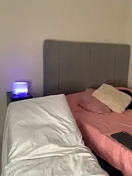 Snapshot of Julii- chatting on January 19, 9:34 pm Julii- online show from January 19, 9:34 pm