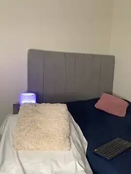 Snapshot of Julii- chatting on February 1, 3:52 am Julii- online show from February 1, 3:52 am