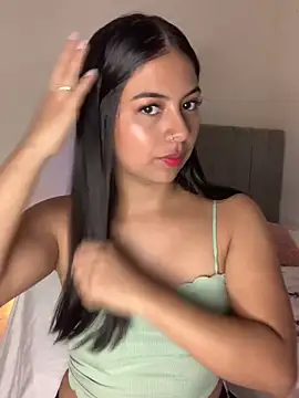 Snapshot of Julii- chatting on March 1, 5:05 pm Julii- online show from March 1, 5:05 pm