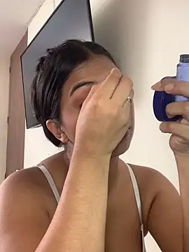 Snapshot of Julii- chatting on October 29, 5:47 pm Julii- online show from October 29, 5:47 pm