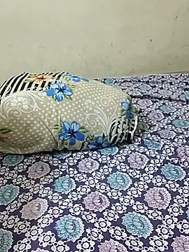 Snapshot of mallupriyapriya chatting on July 21, 10:01 pm mallupriyapriya online show from July 21, 10:01 pm