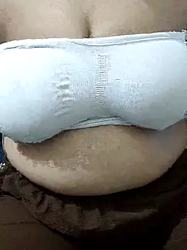 Snapshot of mallupriyapriya chatting on July 25, 10:57 am mallupriyapriya online show from July 25, 10:57 am