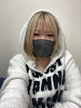 Hikaru-chan online show from March 13, 10:10 pm