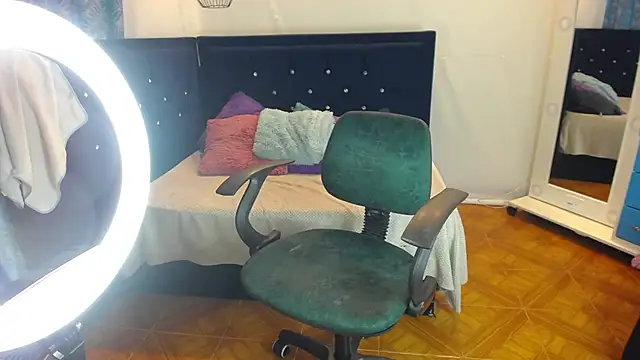 twinkmilk  online show from March 10, 3:30 pm