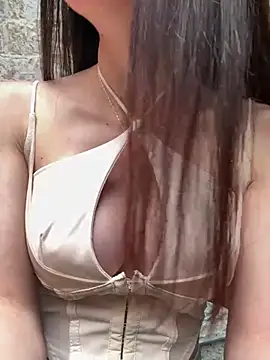 Maddy Jones online show from January 24, 8:11 pm