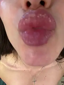 Maddy Jones online show from March 3, 4:14 pm