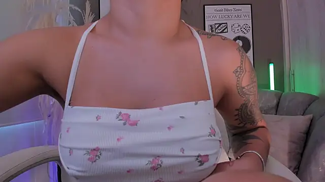 Snapshot of NiiaEvanss chatting on January 9, 1:14 pm NiiaEvanss online show from January 9, 1:14 pm