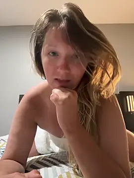 Snapshot of SunshineMarie chatting on November 11, 12:49 pm SunshineMarie online show from November 11, 12:49 pm