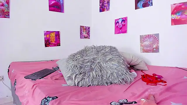 Snapshot of ebony_cutte chatting on March 18, 2:04 am ebony cutte online show from March 18, 2:04 am