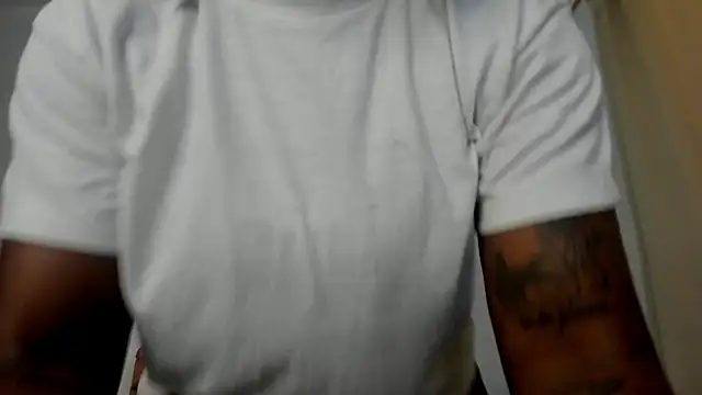 Snapshot of ebony_cutte chatting on October 17, 7:05 pm ebony cutte online show from October 17, 7:05 pm