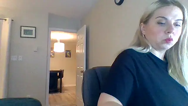 HappyIva online show from October 18, 6:19 pm