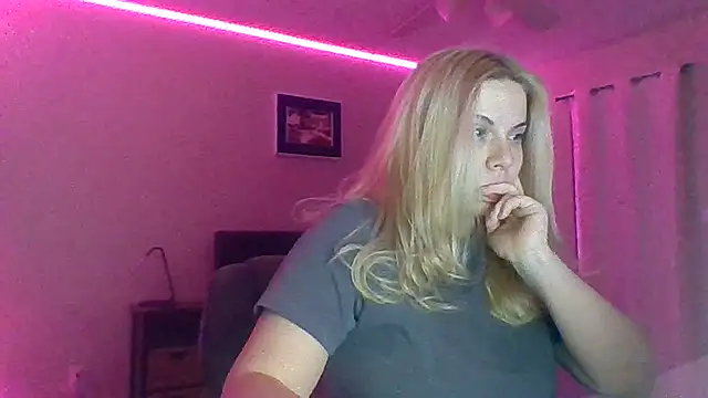 HappyIva online show from December 2, 5:24 am