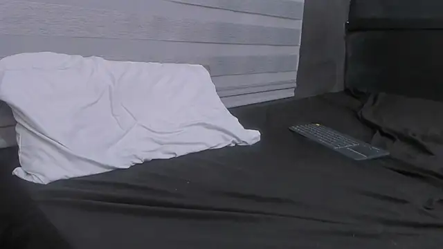 adam piarse01 online show from March 14, 6:21 am