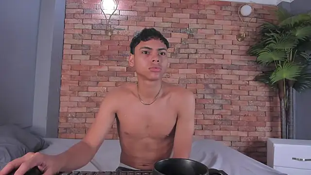 adam piarse01 online show from November 25, 7:41 am