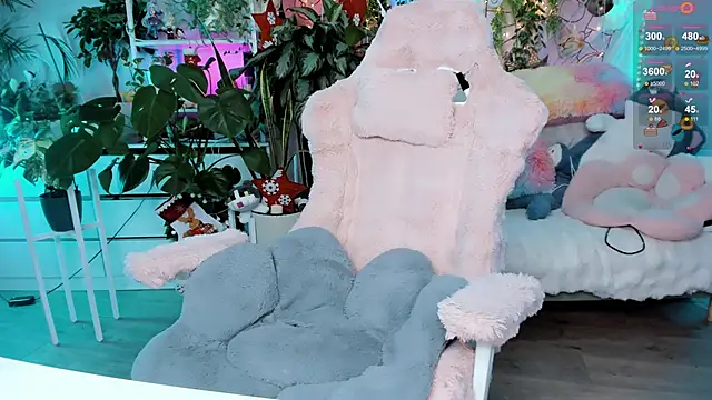 cutelittlepuff online show from January 27, 11:33 pm