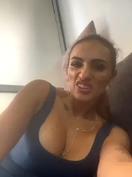 Snapshot of Samantha_bigboobs chatting on December 3, 6:17 pm Samantha bigboobs online show from December 3, 6:17 pm