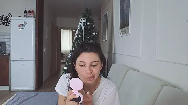 KristineEsme online show from December 14, 6:08 am