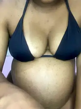 Snapshot of Mariaapimentinha chatting on December 16, 12:04 am Mariaapimentinha online show from December 16, 12:04 am