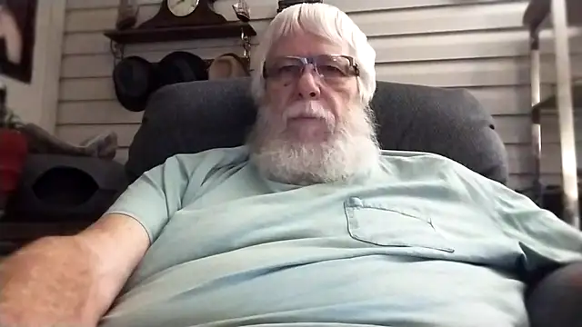 Snapshot of Futura_intx chatting on December 5, 2:09 am Futura intx online show from December 5, 2:09 am