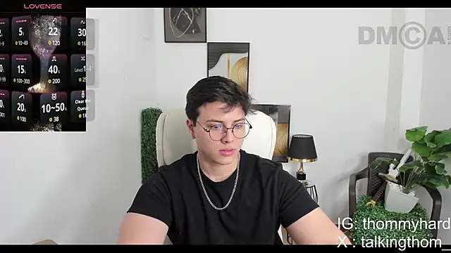 Snapshot of Thom_Ohtani chatting on January 5, 10:19 pm Thom Ohtani online show from January 5, 10:19 pm