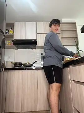 Snapshot of Thom_Ohtani chatting on November 2, 8:00 pm Thom Ohtani online show from November 2, 8:00 pm