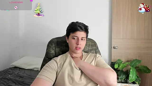 Snapshot of Thom_Ohtani chatting on November 6, 1:50 am Thom Ohtani online show from November 6, 1:50 am