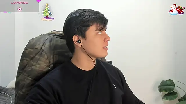 Snapshot of Thom_Ohtani chatting on November 6, 7:59 pm Thom Ohtani online show from November 6, 7:59 pm