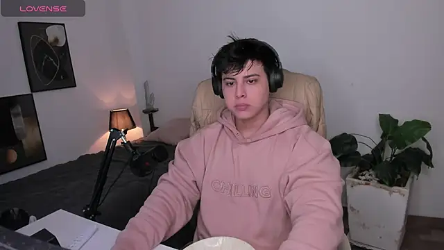 Snapshot of Thom_Ohtani chatting on November 14, 2:54 am Thom Ohtani online show from November 14, 2:54 am