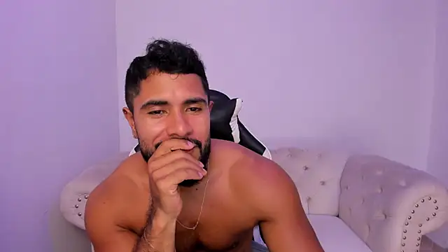 Santiago huntt online show from March 6, 9:33 pm