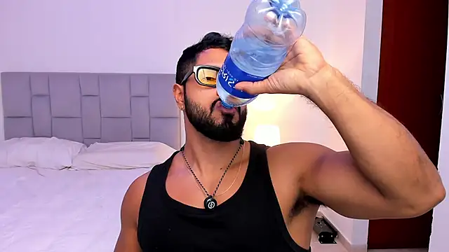 Santiago huntt online show from April 17, 9:07 pm