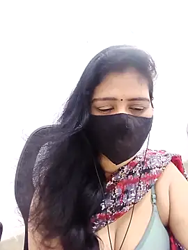 Snapshot of Lucky-Deepthi chatting on May 11, 11:24 pm Lucky-Deepthi online show from May 11, 11:24 pm