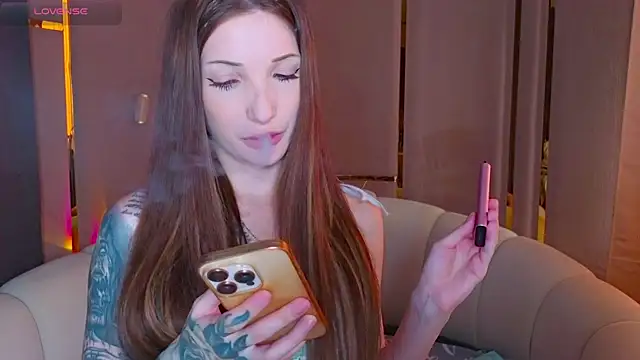 Snapshot of emilytrays chatting on July 17, 2:56 pm emilytrays online show from July 17, 2:56 pm