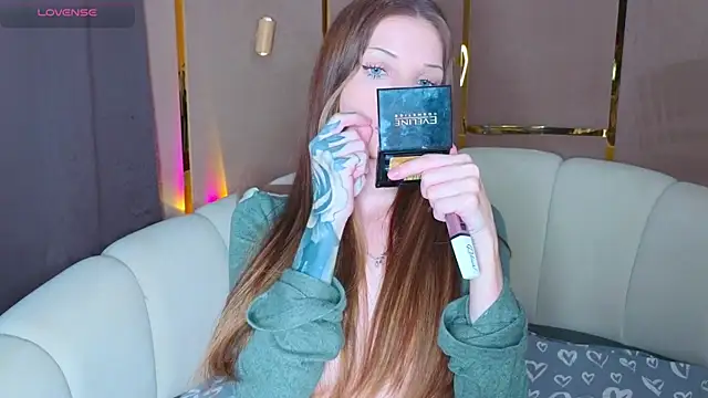 Snapshot of emilytrays chatting on July 20, 1:24 pm emilytrays online show from July 20, 1:24 pm