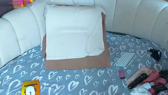 Snapshot of emilytrays chatting on July 23, 4:16 pm emilytrays online show from July 23, 4:16 pm