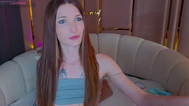 Snapshot of emilytrays chatting on July 30, 1:43 pm emilytrays online show from July 30, 1:43 pm
